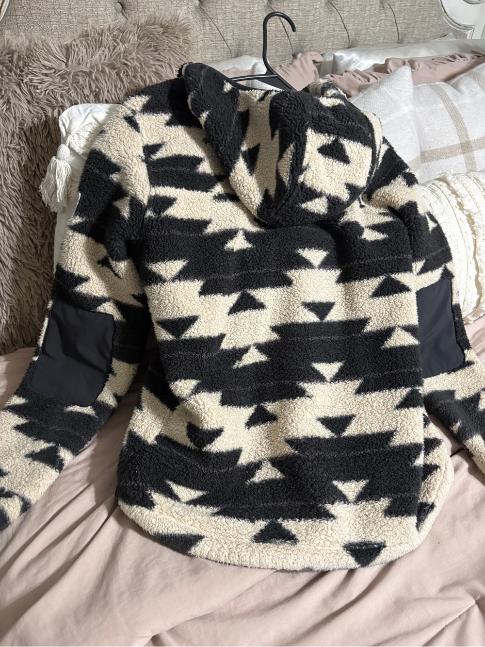 The North Face Black & Cream Geometric Sherpa Zip Pullover - Picture 2 of 5